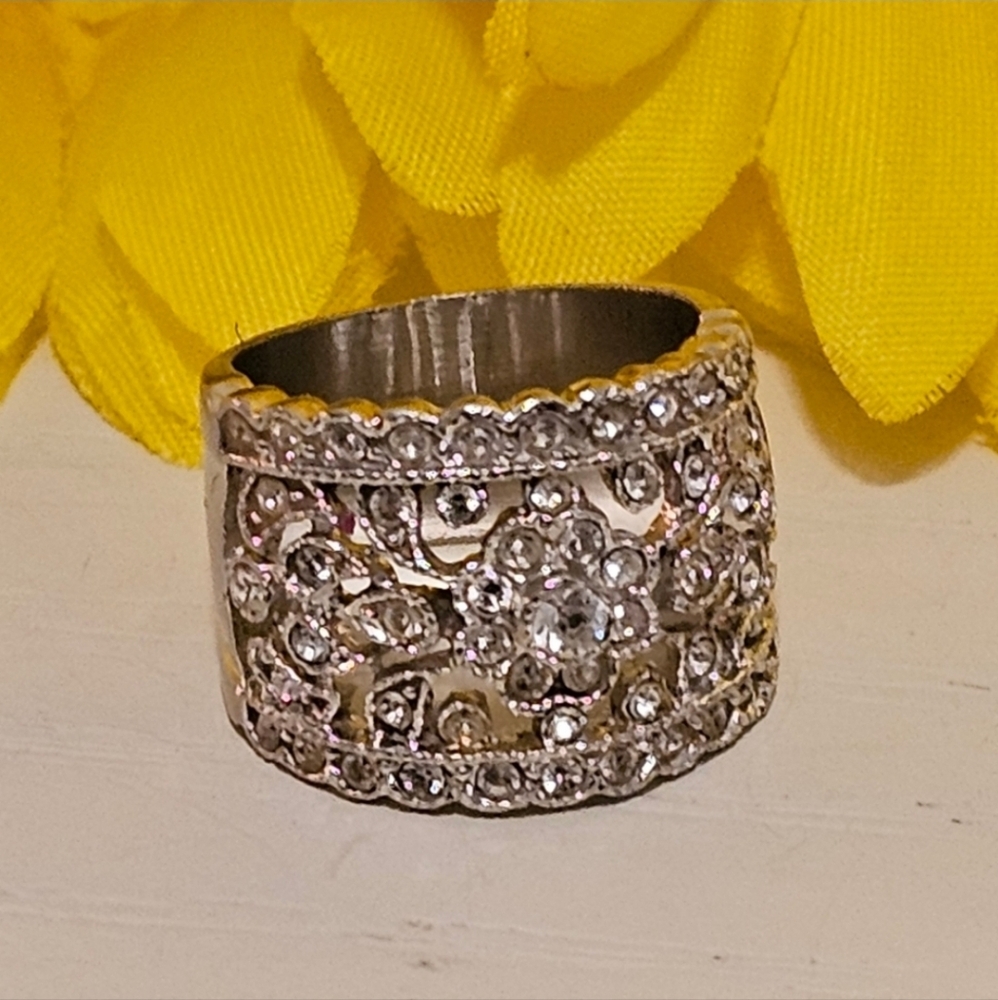 Sparkling Ring with CZ Crystals